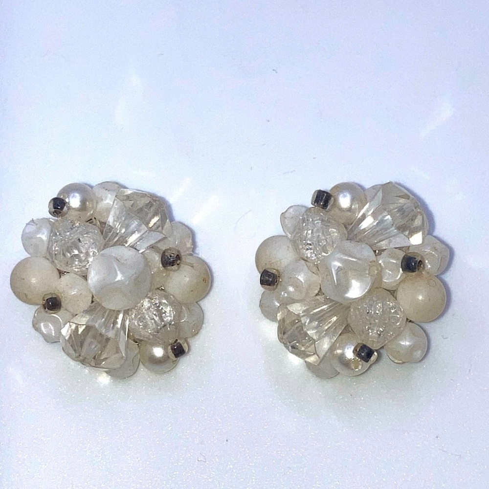 Vtg Germany White Faux Pearl Floral Cluster Bead Clip On Earrings 1.1”
